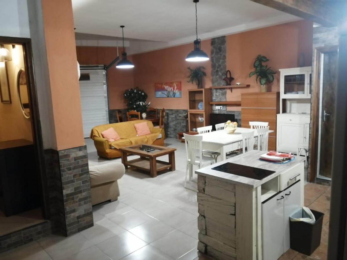 فيلا مونفورتي دي ليموسفي Casa Casares المظهر الخارجي الصورة